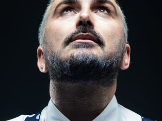 Θεματικό Αφιέρωμα στον Βασίλη Οικονόμου - βραβείο ΜΙΝΩΟΣ ΝΥΞ