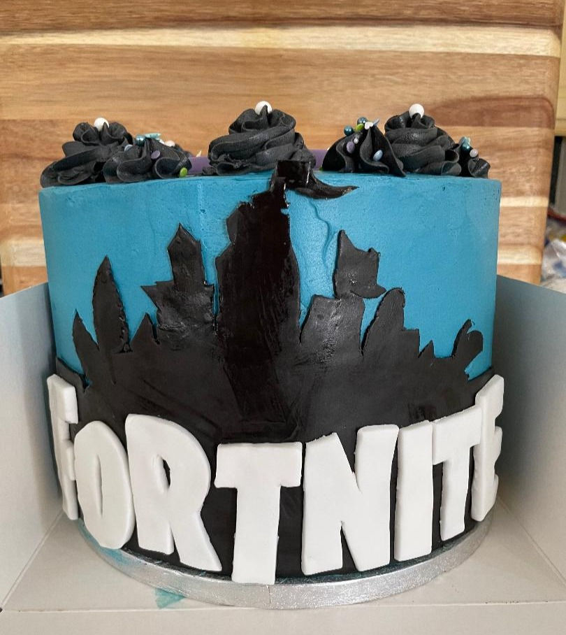 fortnite cake_edited