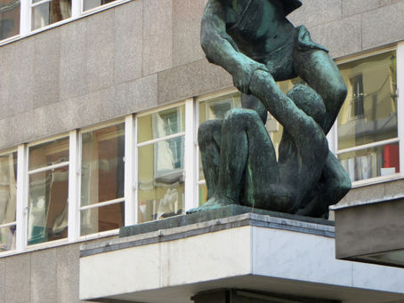 Statue outside the Trade Union headquarters in Lond.