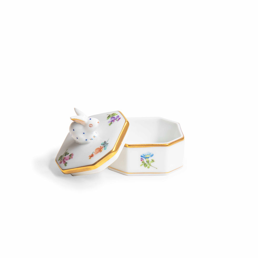 Thumbnail: Thousand Flowers Fancy Box with Rabbit Knob