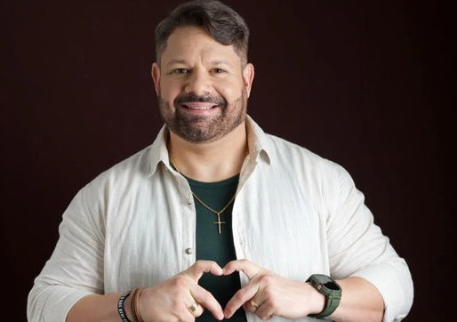 Danniel Vieira faz show gratuito em Shopping de Salvador no Dia das Mães