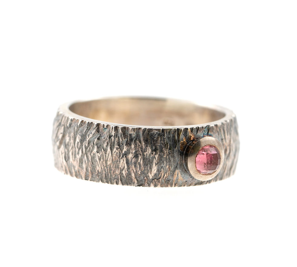 Thumbnail: Ring aus Silber mit Stein