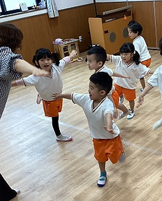 チャイルドミュージックステップリトミック