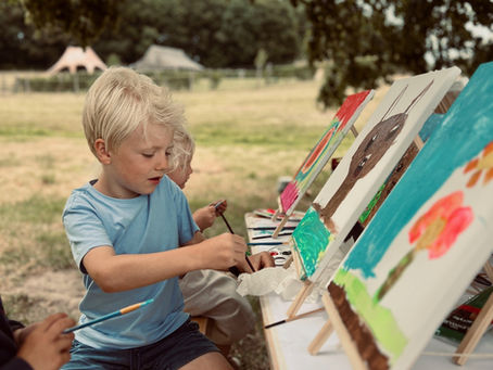 Alpacasso - schilderen omringd door alpaca's