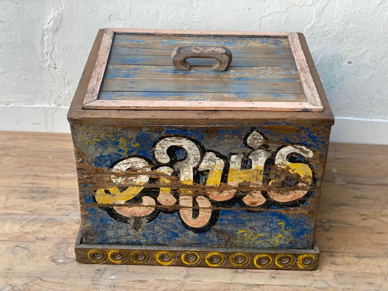 OLD ORIGINAL ICE/MARKET BOX WITH WRITING ON IT