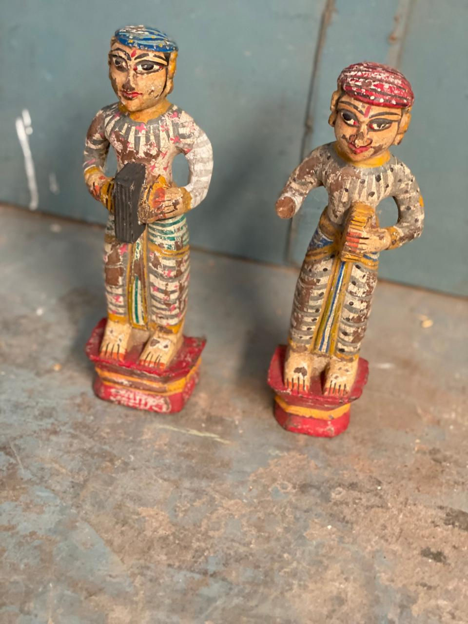 OLD PAINTED SCULPTURES OF MEN - MUSICIAN PLAYING