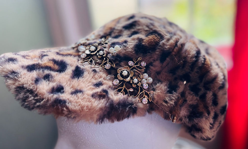 Thumbnail: Beautiful fluffy Leopard print hat with detachable chain