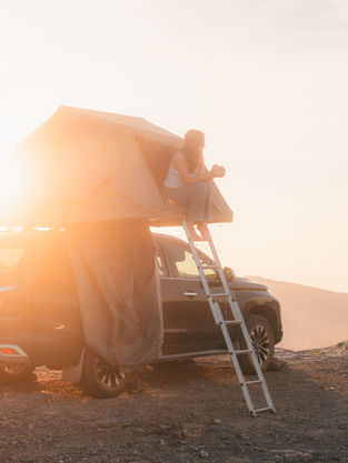 Du planst einen Roadtrip durch den Oman und weißt nicht, was du einpacken sollst, welche Route die beste ist und was dich allgemein erwartet? In unserer ultimativen Packliste verraten wir dir, was du unbedingt mitnehmen solltest, was du getrost zu Hause lassen kannst, welche Route sich lohnt und welche Reiseanbieter uns überzeugt haben.