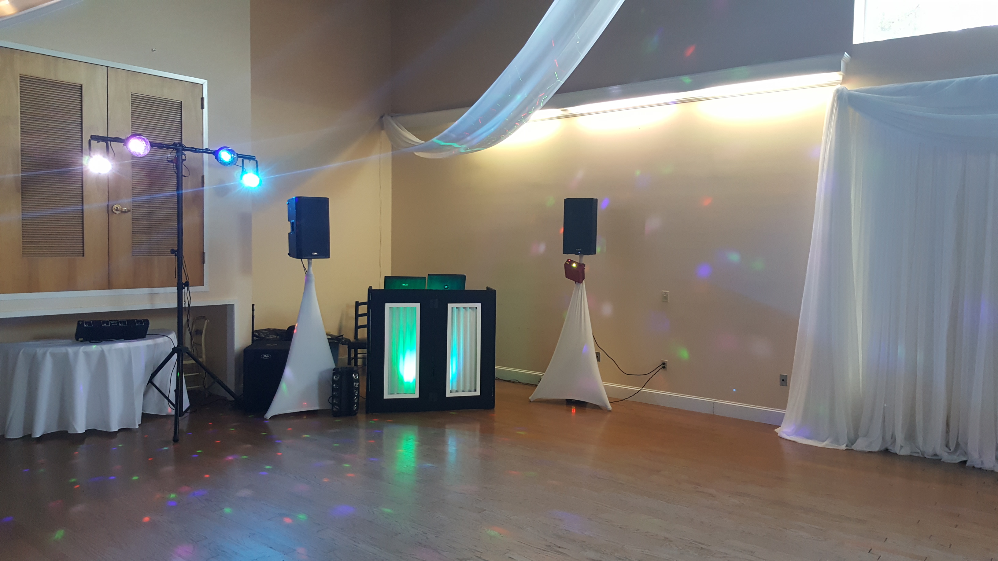 DJ Facade w/ Speaker Skrims