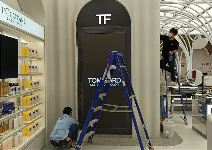 960mm x 1440mm P1.53 fine-pitch LED display installed at TOM FORD store in One Bangkok, Thailand, integrated into vertical architectural column for luxury retail branding.