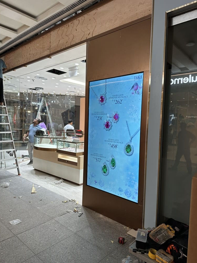 TAKA Jewelry - 85in WallArt Series - Digital Signage System