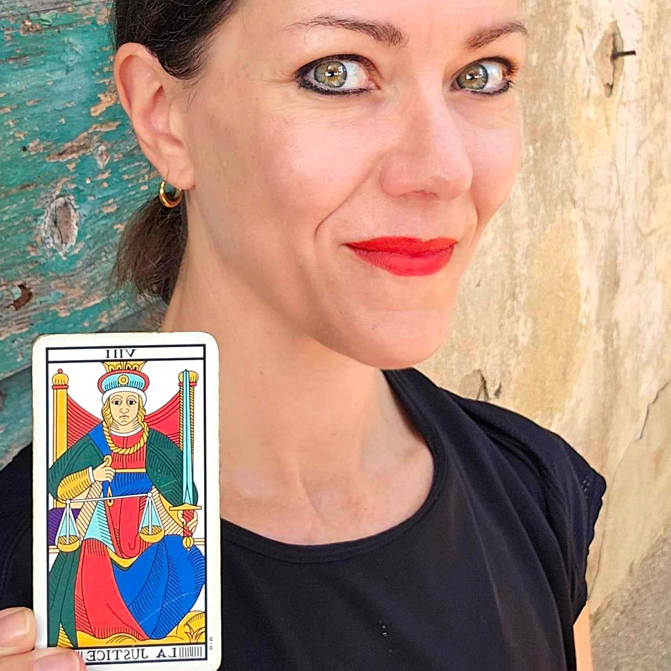 Giulia Scandolara, lettura dei tarocchi online, tarologa, cosa chiedere ai tarocchi