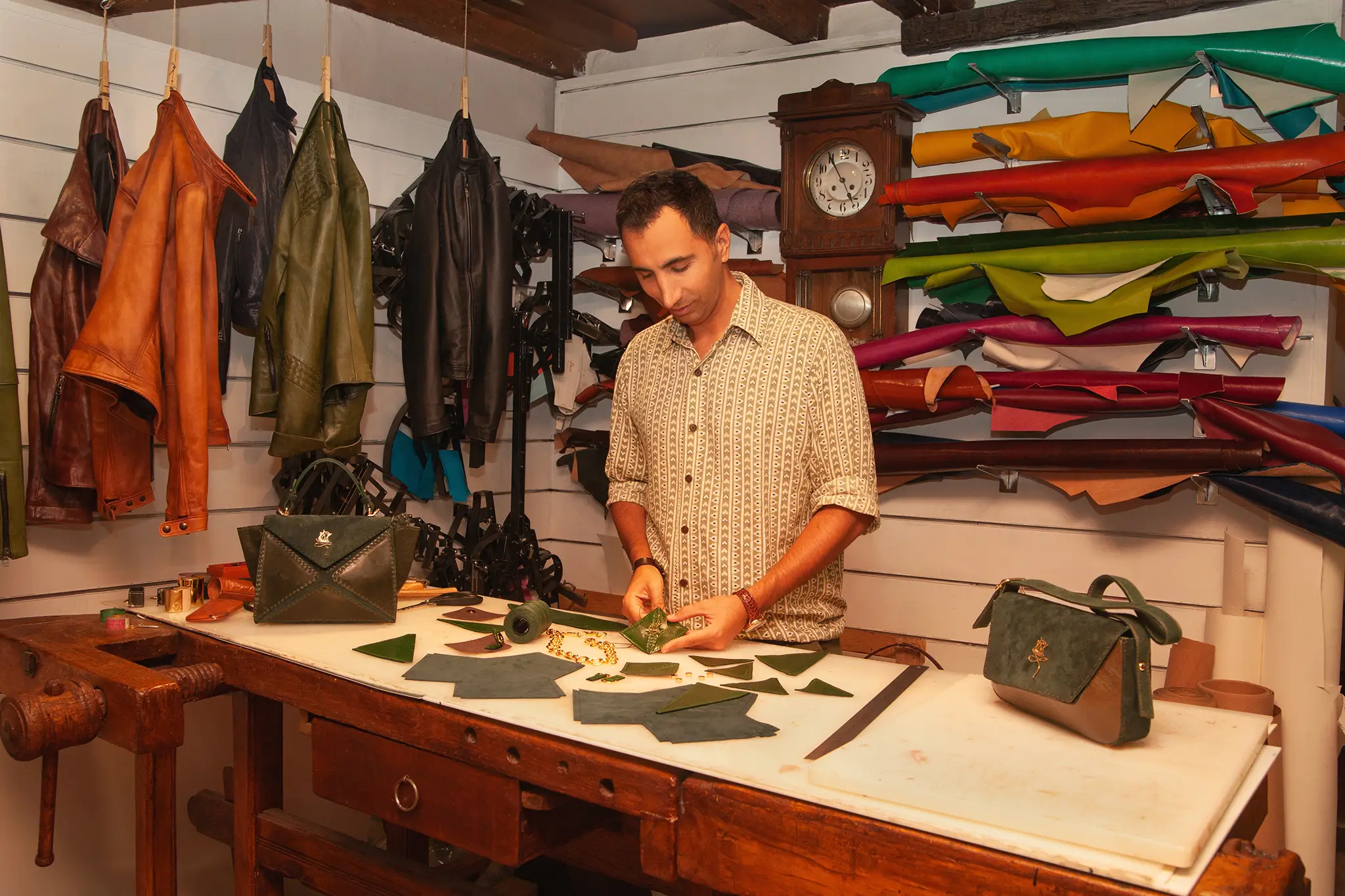 italian artisan making leather handbags in their store in florence