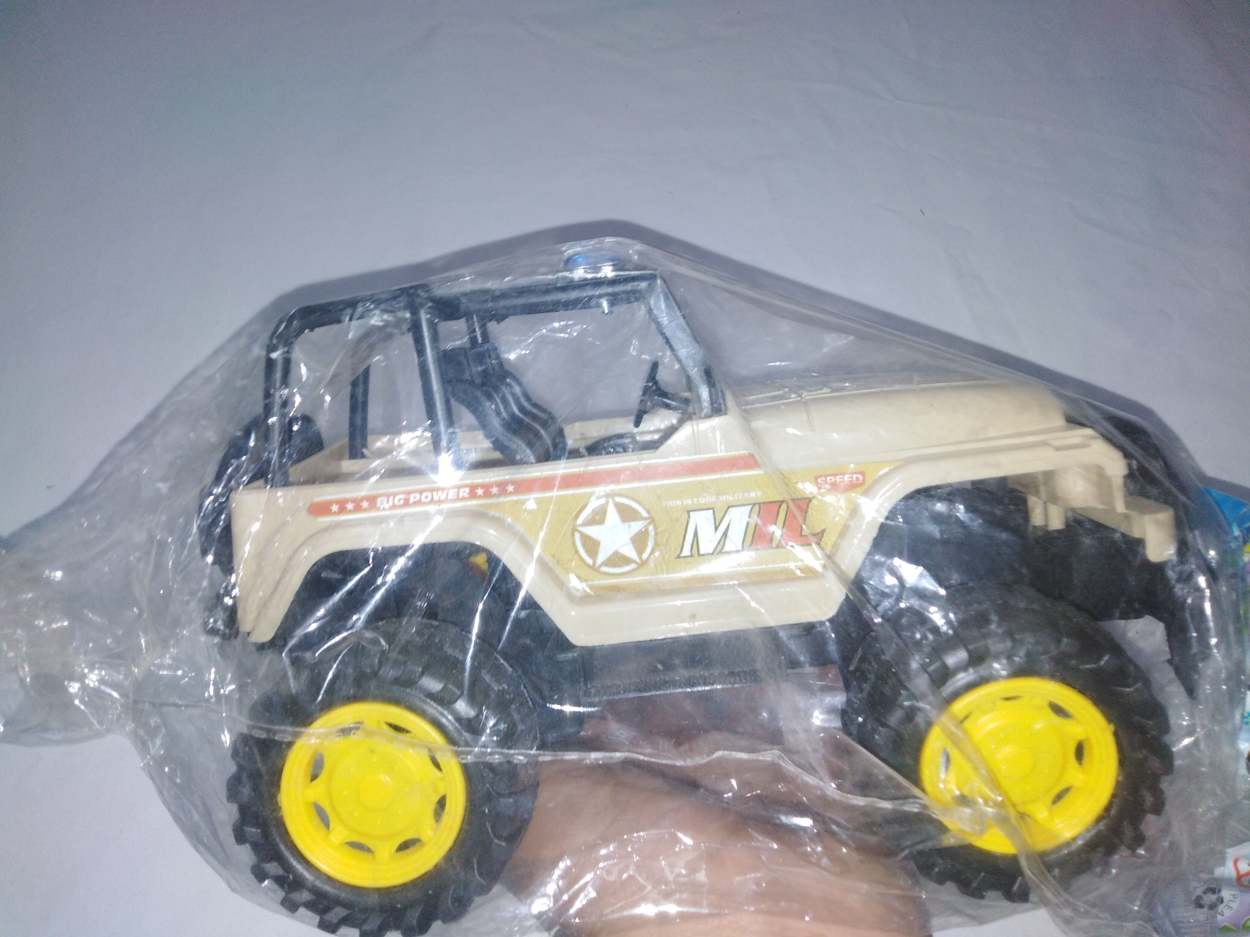 Carro militar a friccion