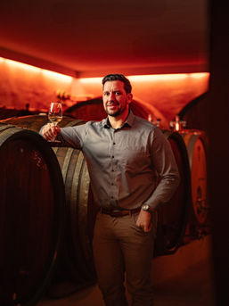 Karl-Philipp Repolusk steht im Keller