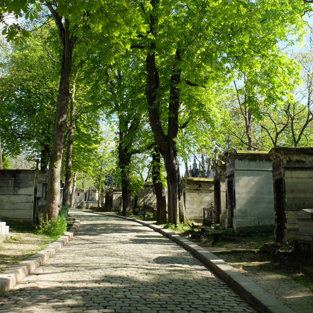 le pere lachaise : Stroll in a memorial garden