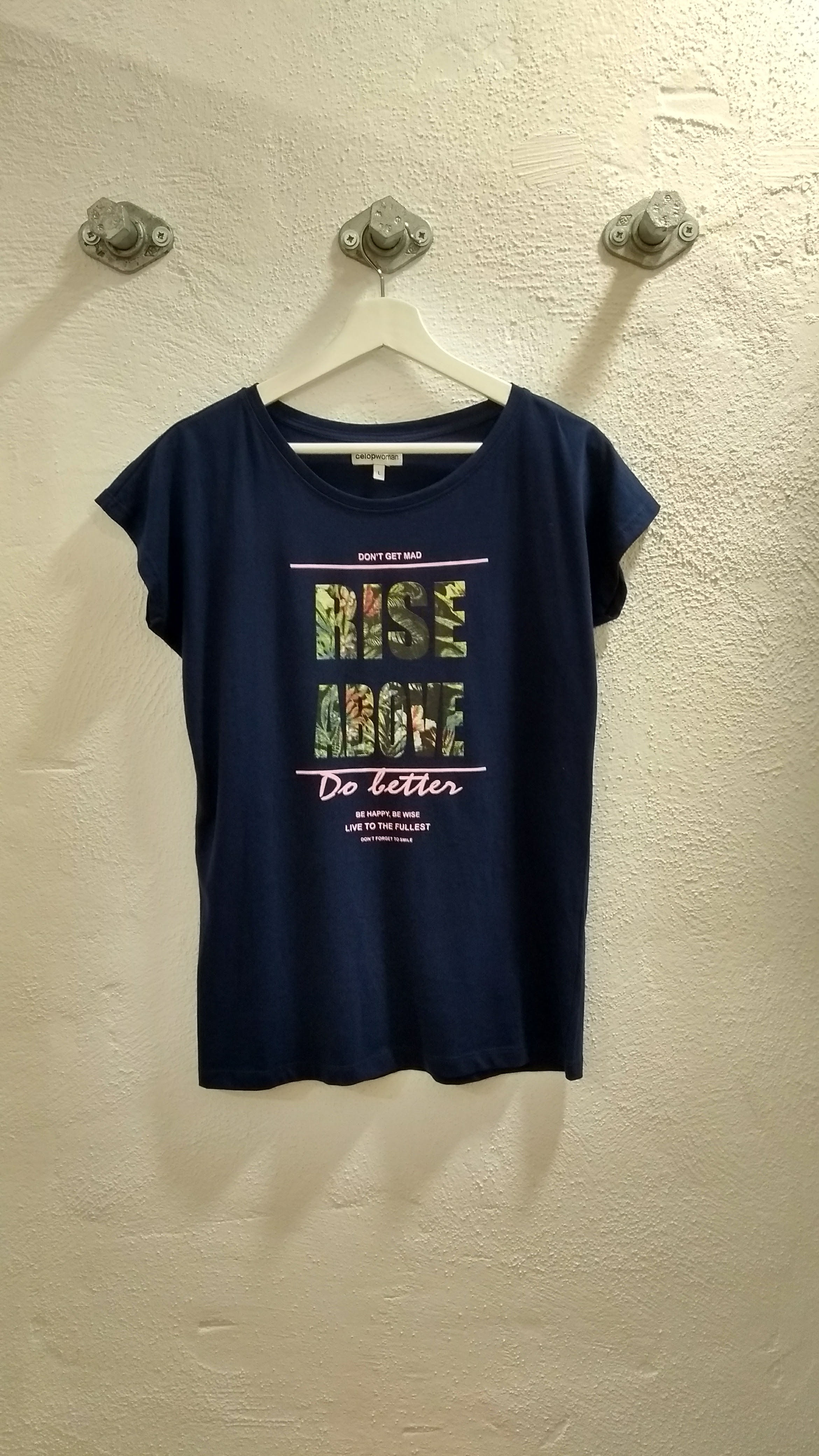 Camiseta Rise Above
