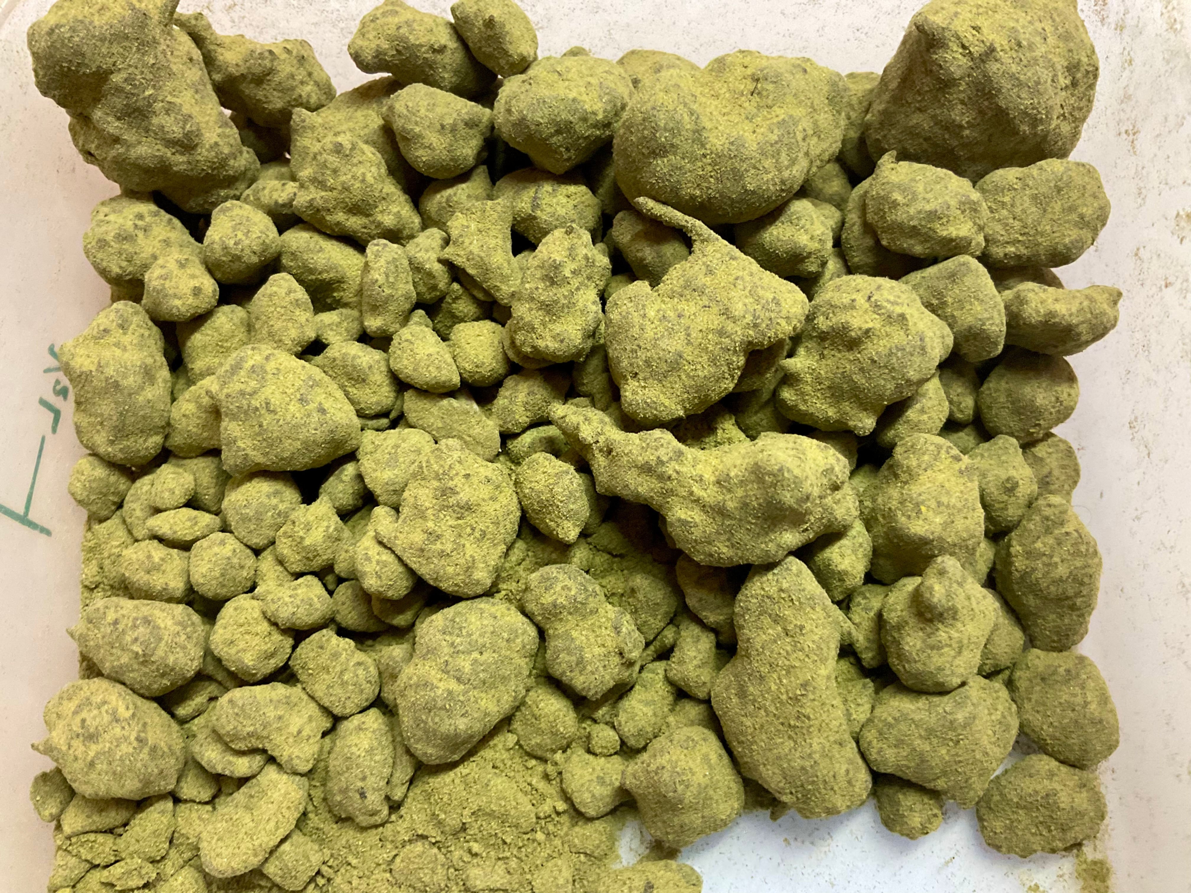 WEDDING CAKE JUNGLE ROCKS