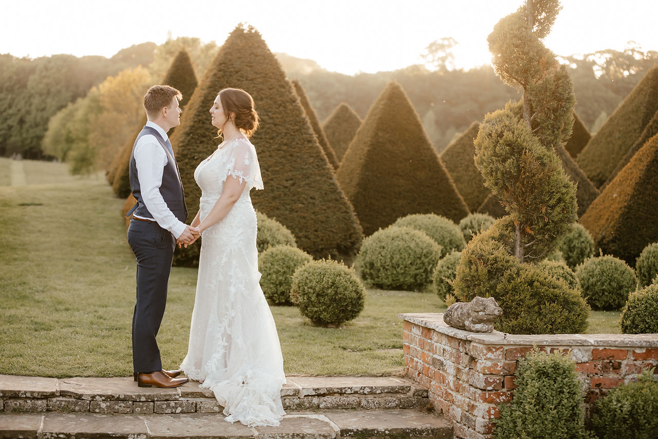 ajfeather-photography-chaucer-barn-norfolk-wedding-day-eveing-light-garden-bride-groom-sunset