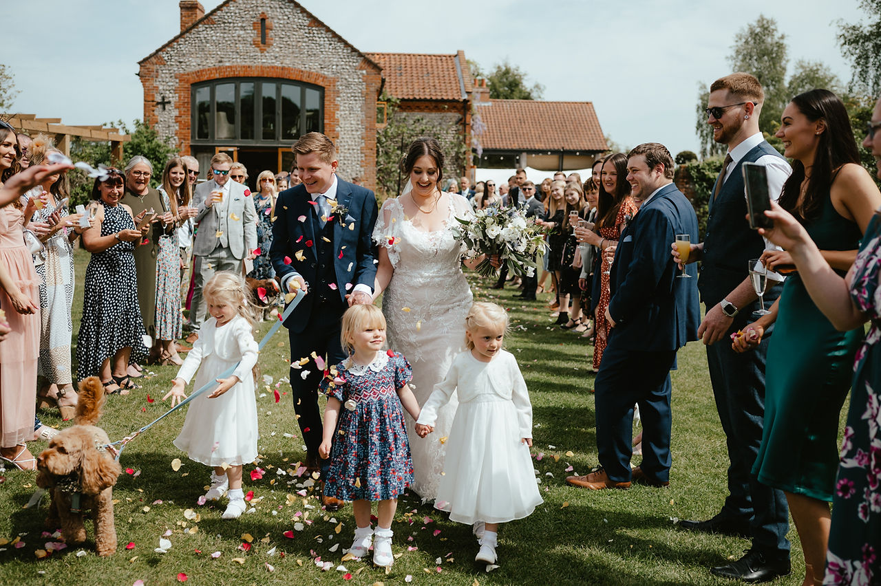 ajfeather-photography-chaucer-barn-norfolk-wedding-day-bride-groom-garden-confetti-walk