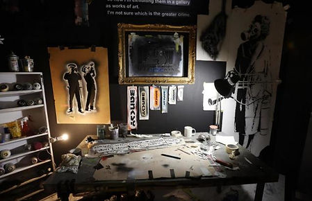 banksyqr 450x2906.jpg