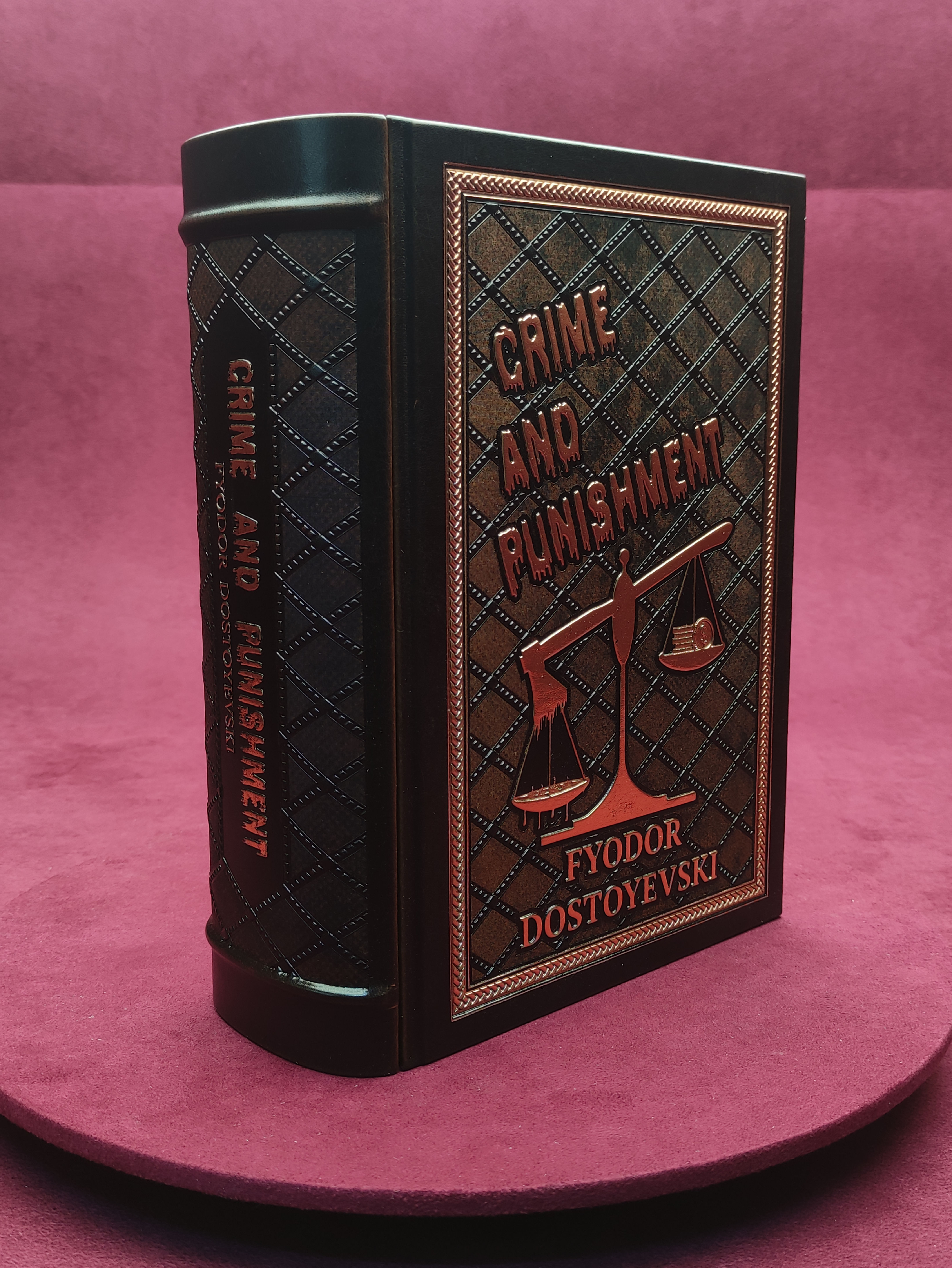 Suç ve Ceza Kahverengi Silah ve Genel Amaçlı Kullanım Kutusu