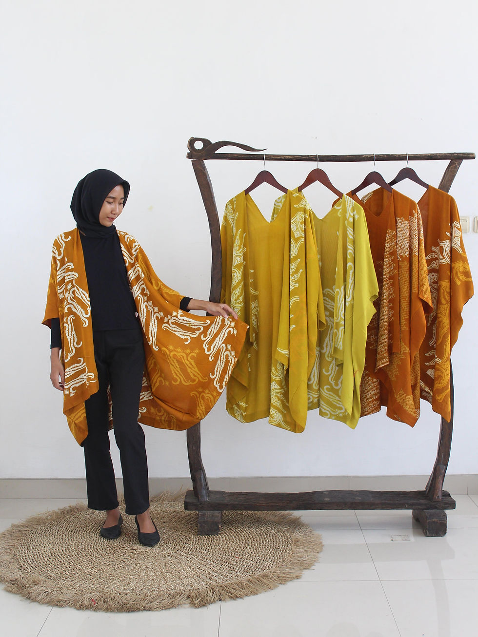 Thumbnail: Ozzy Batik Pekalongan Outer Lowo Warna Kuning