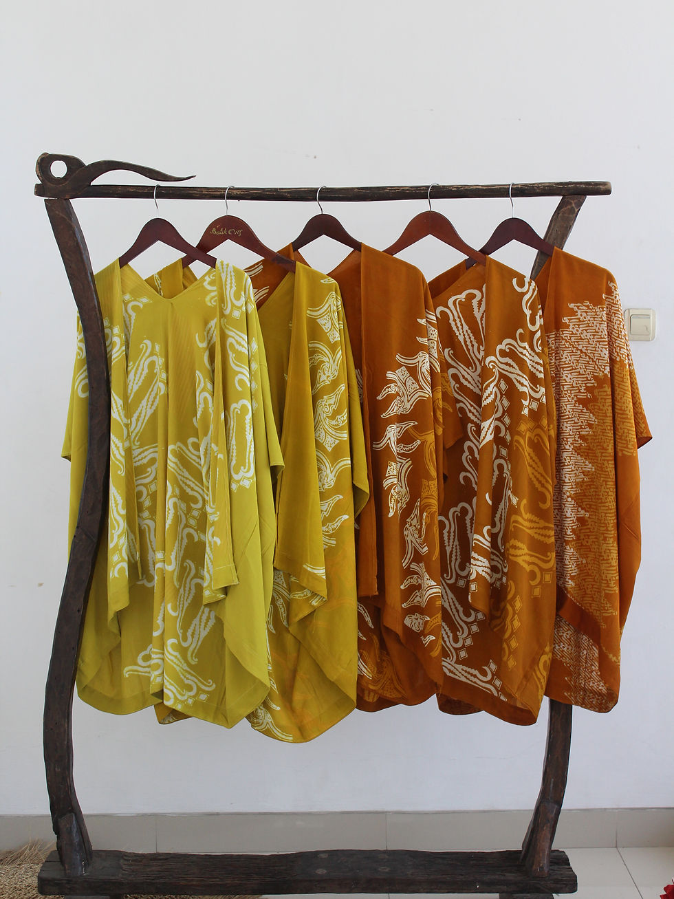 Thumbnail: Ozzy Batik Pekalongan Outer Lowo Warna Kuning