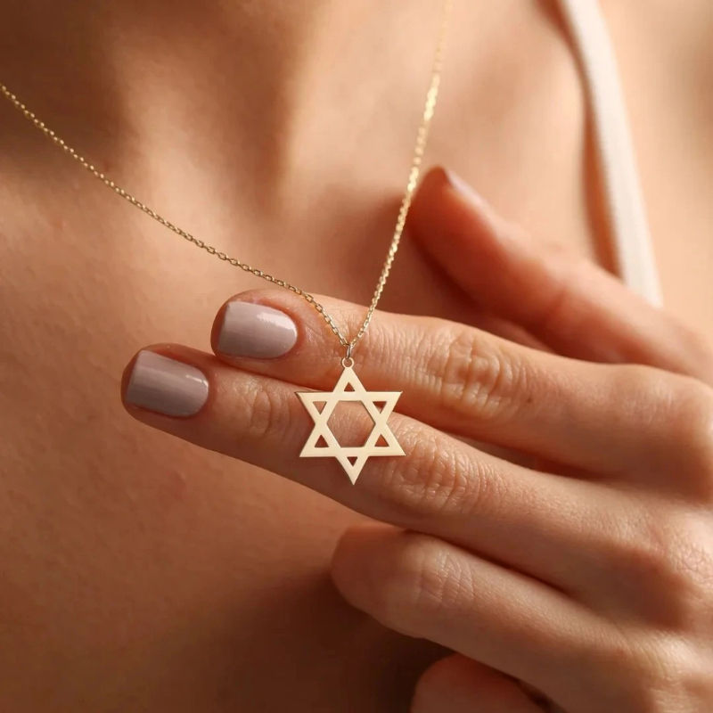 Thumbnail: Elegant Star of David Pendant in Silver