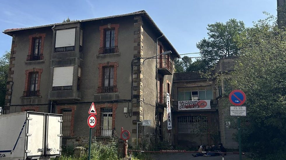 Galdakaoko EAJ-PNVk salatu du udal-espazioen defizitak eta EH Bilduren pasibotasunak udalerriko lokalen arazoa larriagotzen dutela