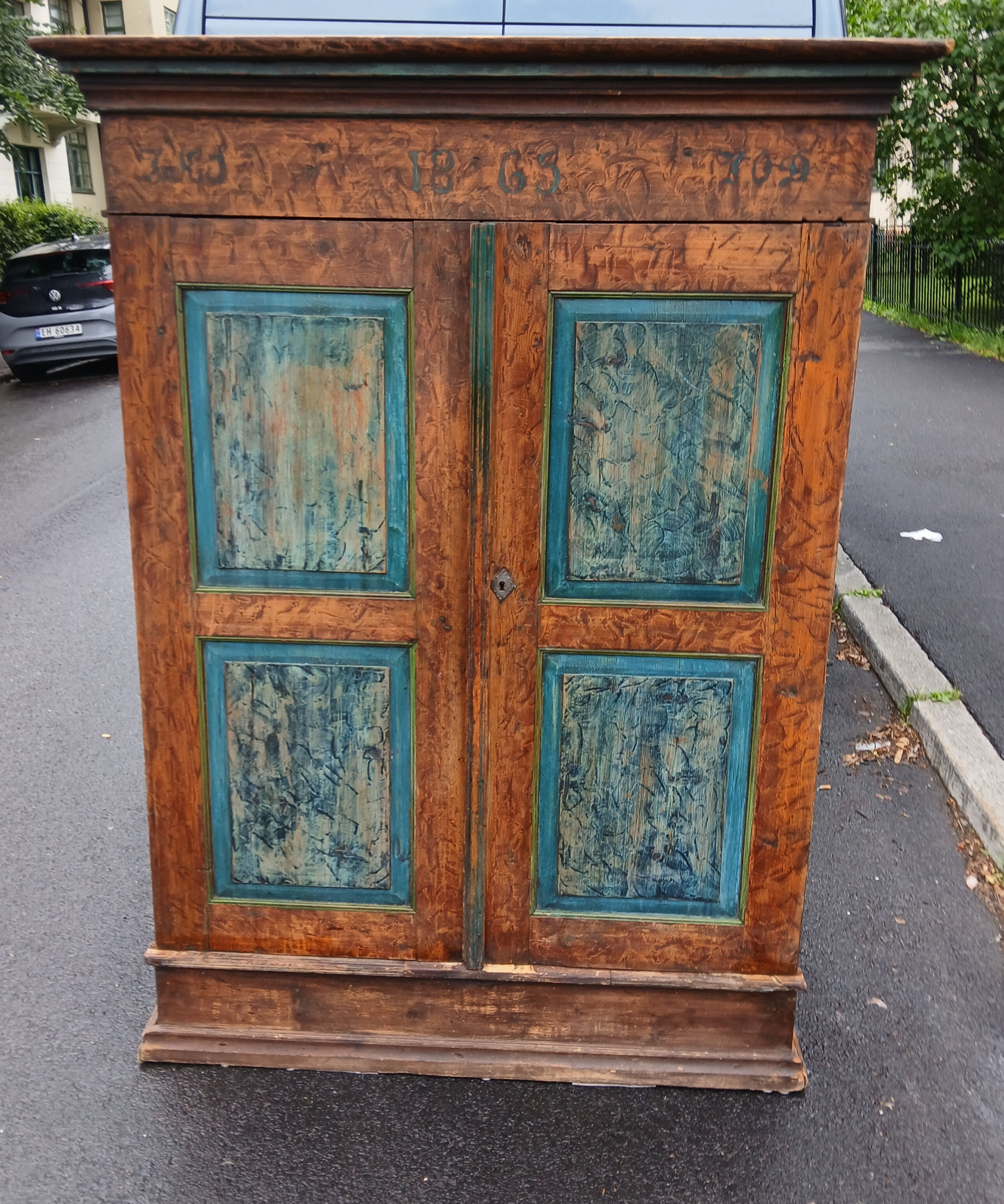 SKAP MED 2 DØRER/MATSKAP DATERT 1863 (PASSER SOM GARDROBESKAP)