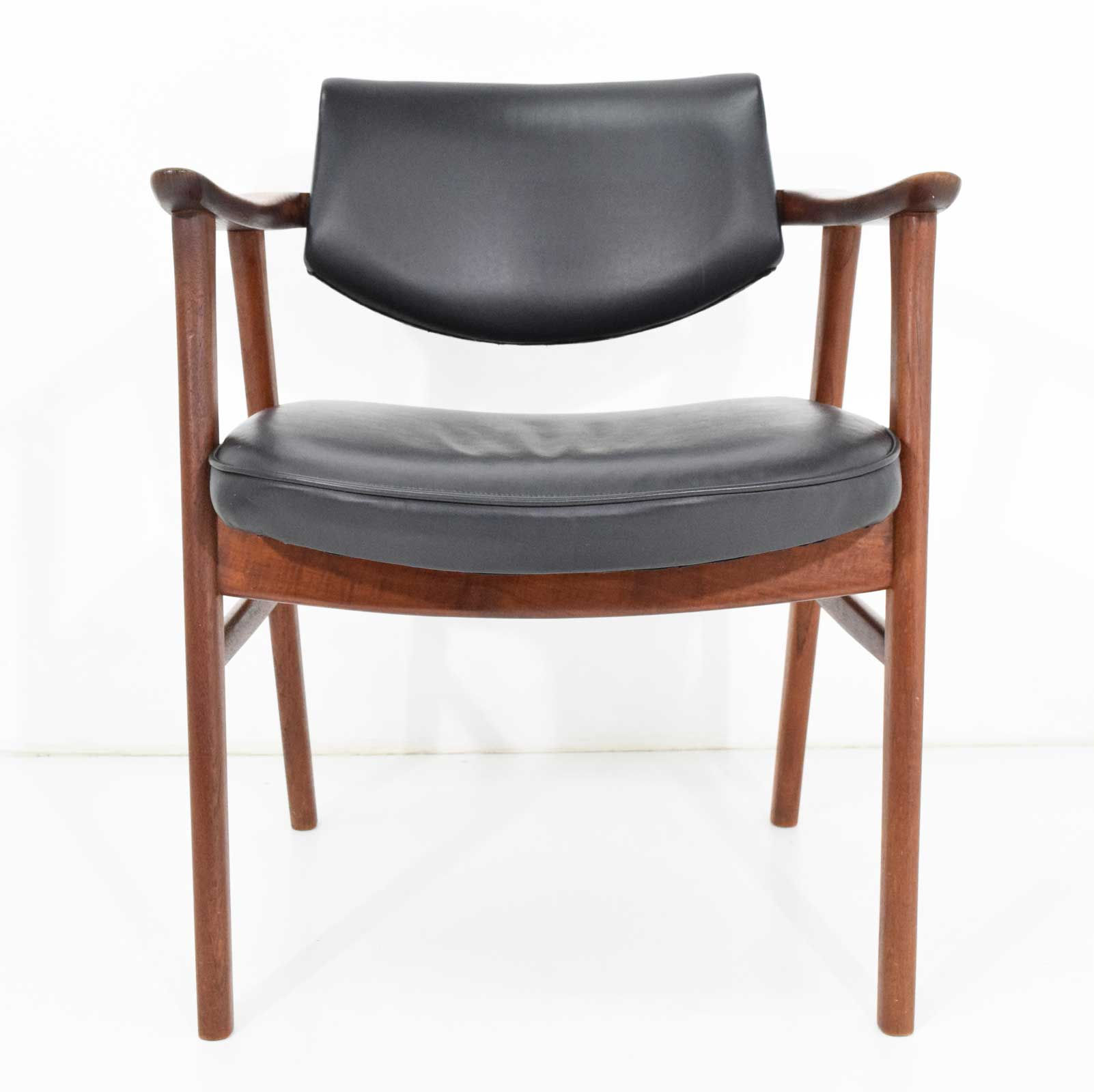 Danish Executive Chair