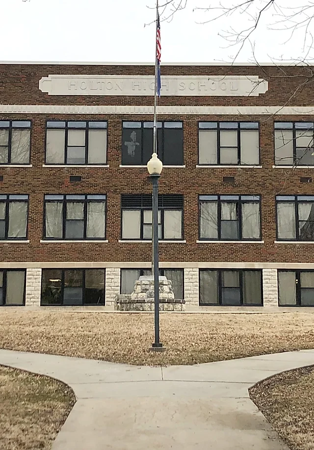 HOLTON HIGH SCHOOL | Holton USD 336
