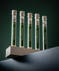 Reagenzglas mit geräuchertem Fichtensalz von Gnussmomänt