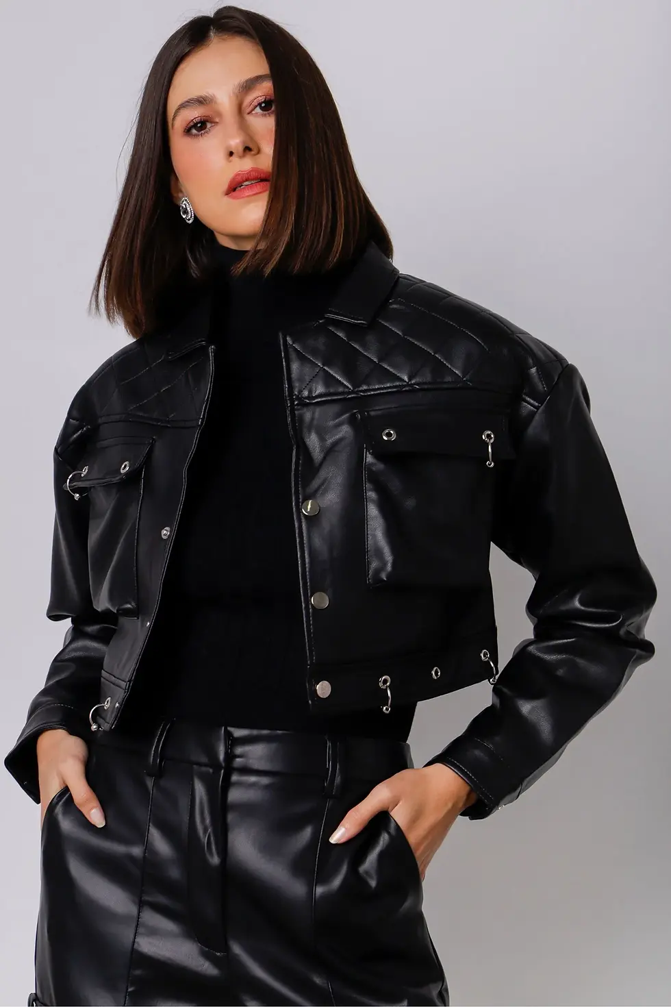 JAQUETA PU CROPPED PIERCING - PRETO - 40