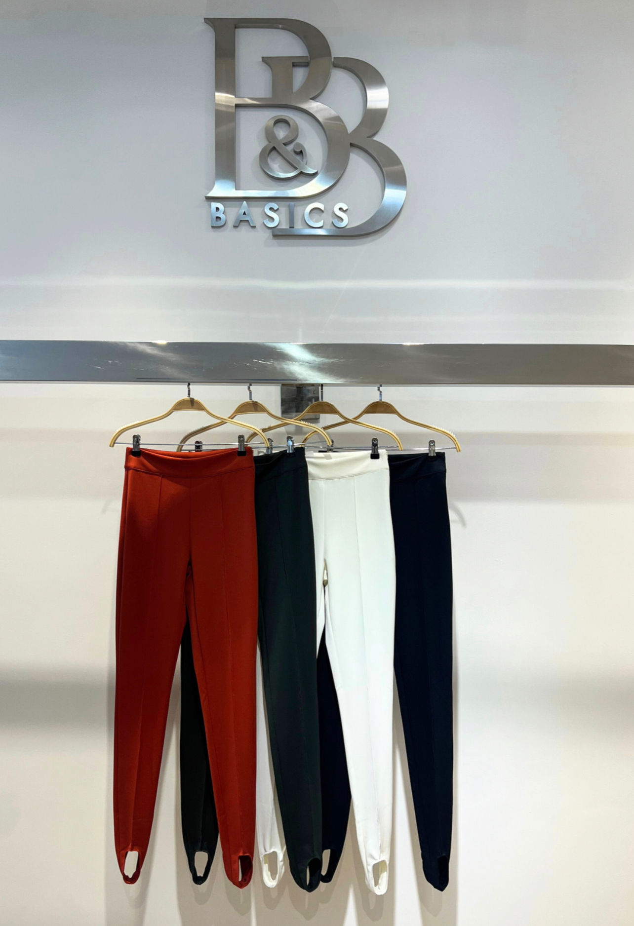 CALCA MONTARIA BASIC  PRETO  M