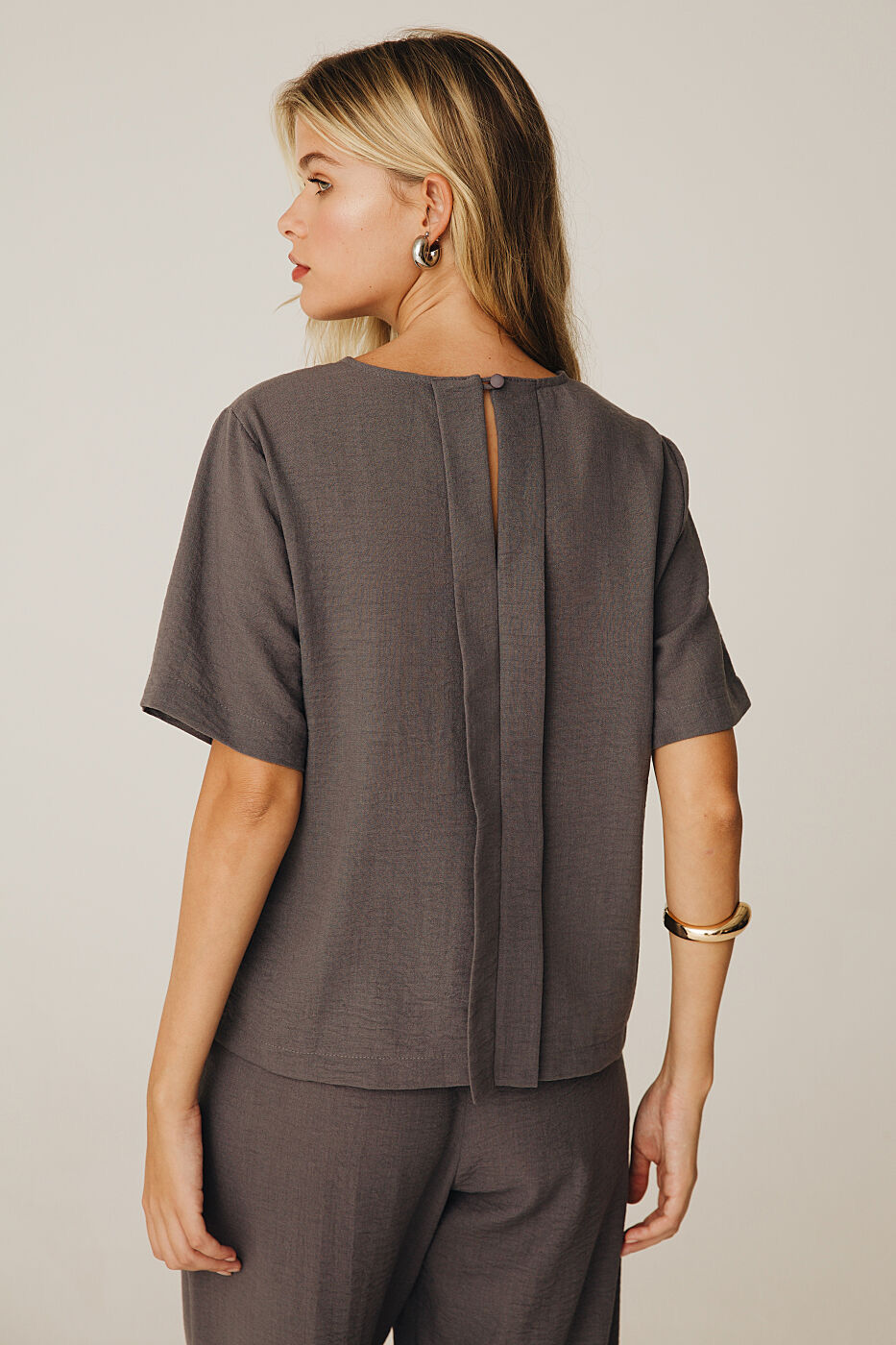 BLUSA BLUSA DETALHE COSTAS PRETO M