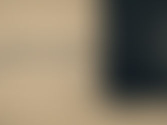 Cena simbólica do filme Identidade (2003) mostrando o confronto interno entre múltiplas personalidades, representando a fragmentação do eu.