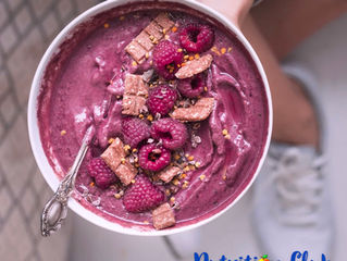 SMOOTHIE BOWL DE FRUTOS ROJOS CON SHAKE ME VIVRI