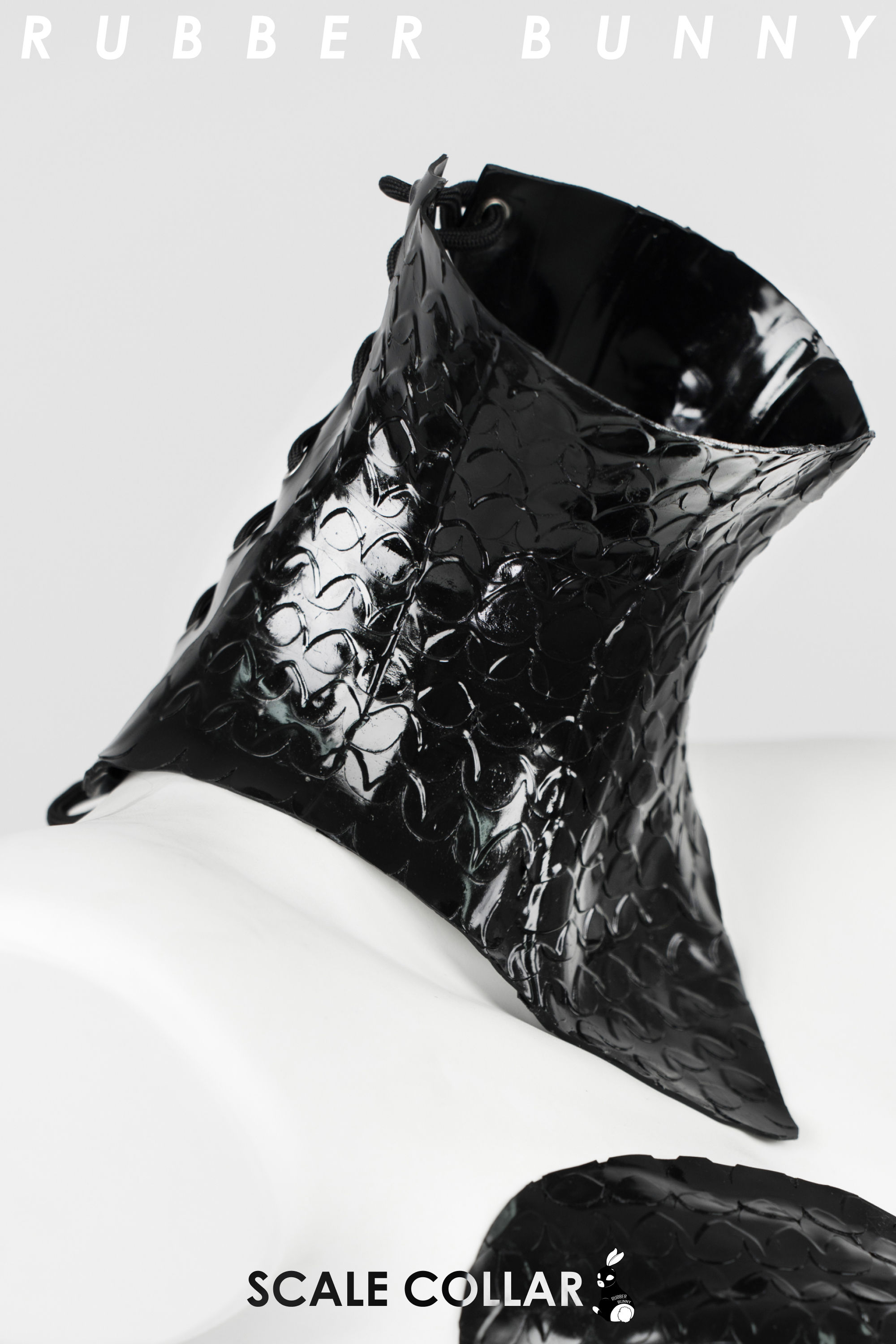 Scale Latex Collar