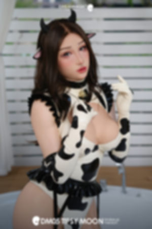 DM05 - Tipsy Moon Silicone Real Mask Makeup Version