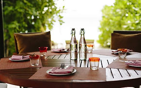 anantara_kihavah_inroomdining_teaser_726x392.jpg