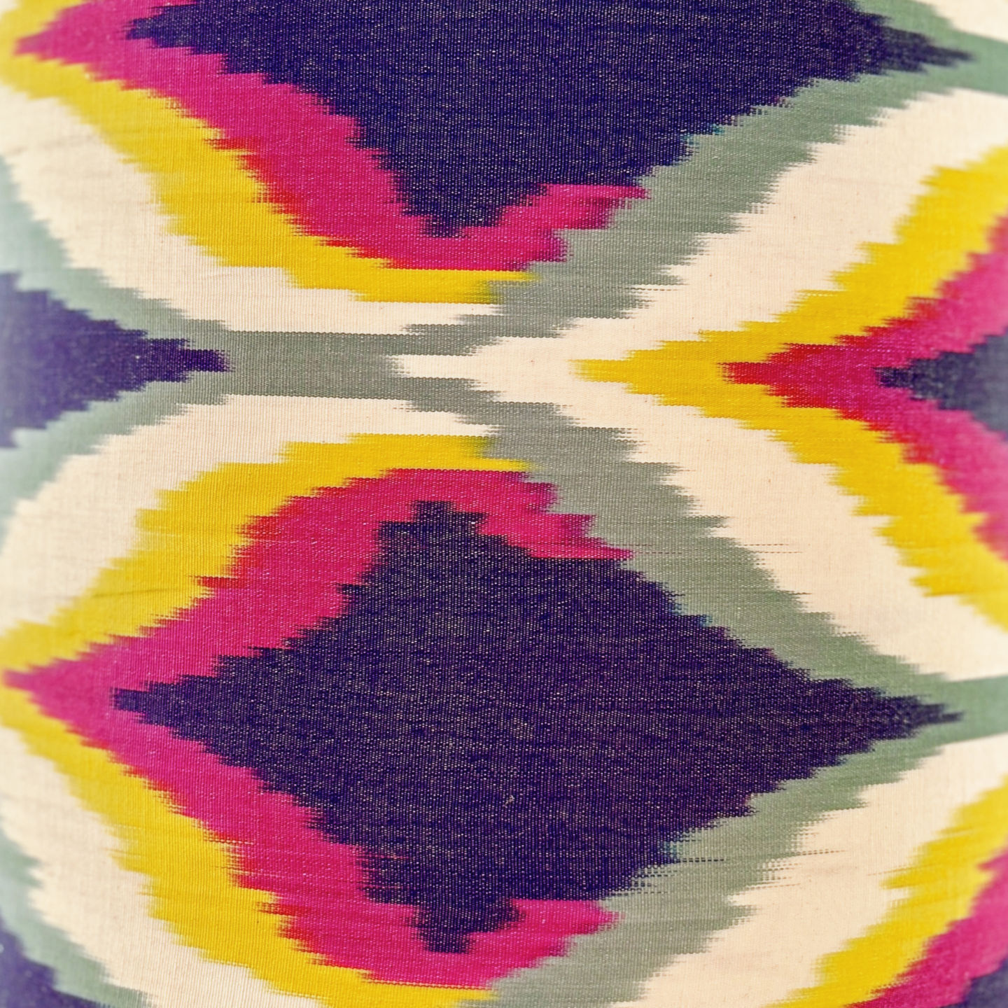 Vie détaillée de l'abat-jour en soie 2 de la lampe à poser Sultan Viulaci de la marque Empires.