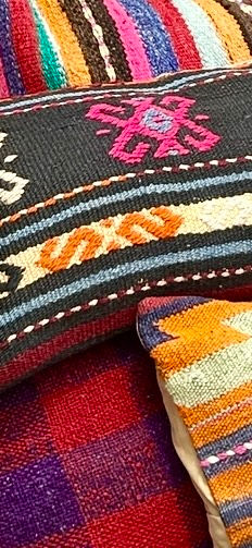 Photo de la collection de coussins en kilim d'Empires