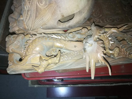 彫物の裏側