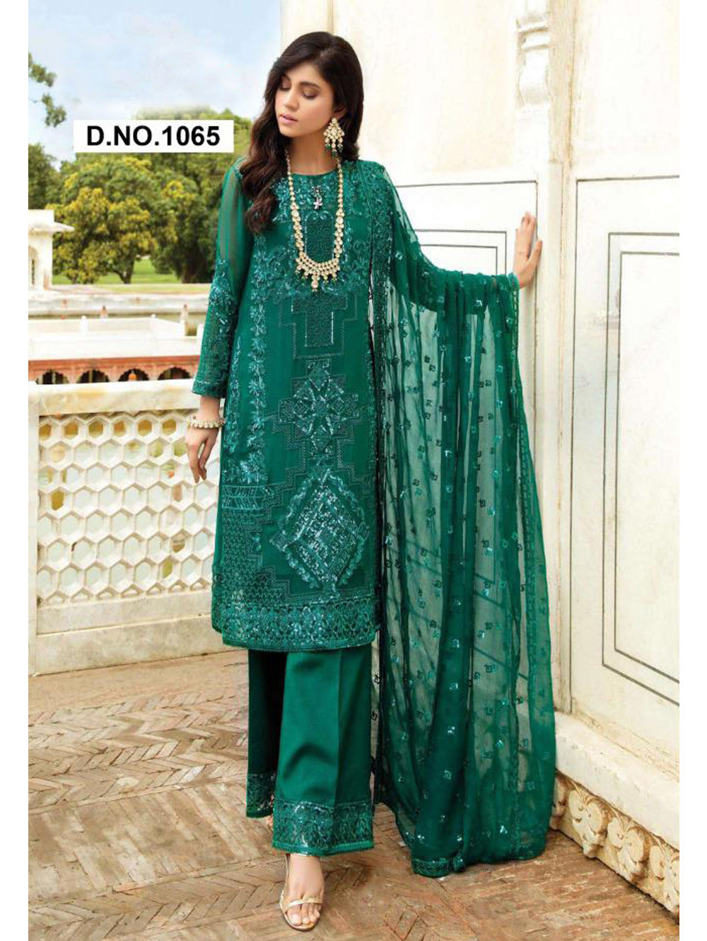 1065 Designer Pakistani Style Suit