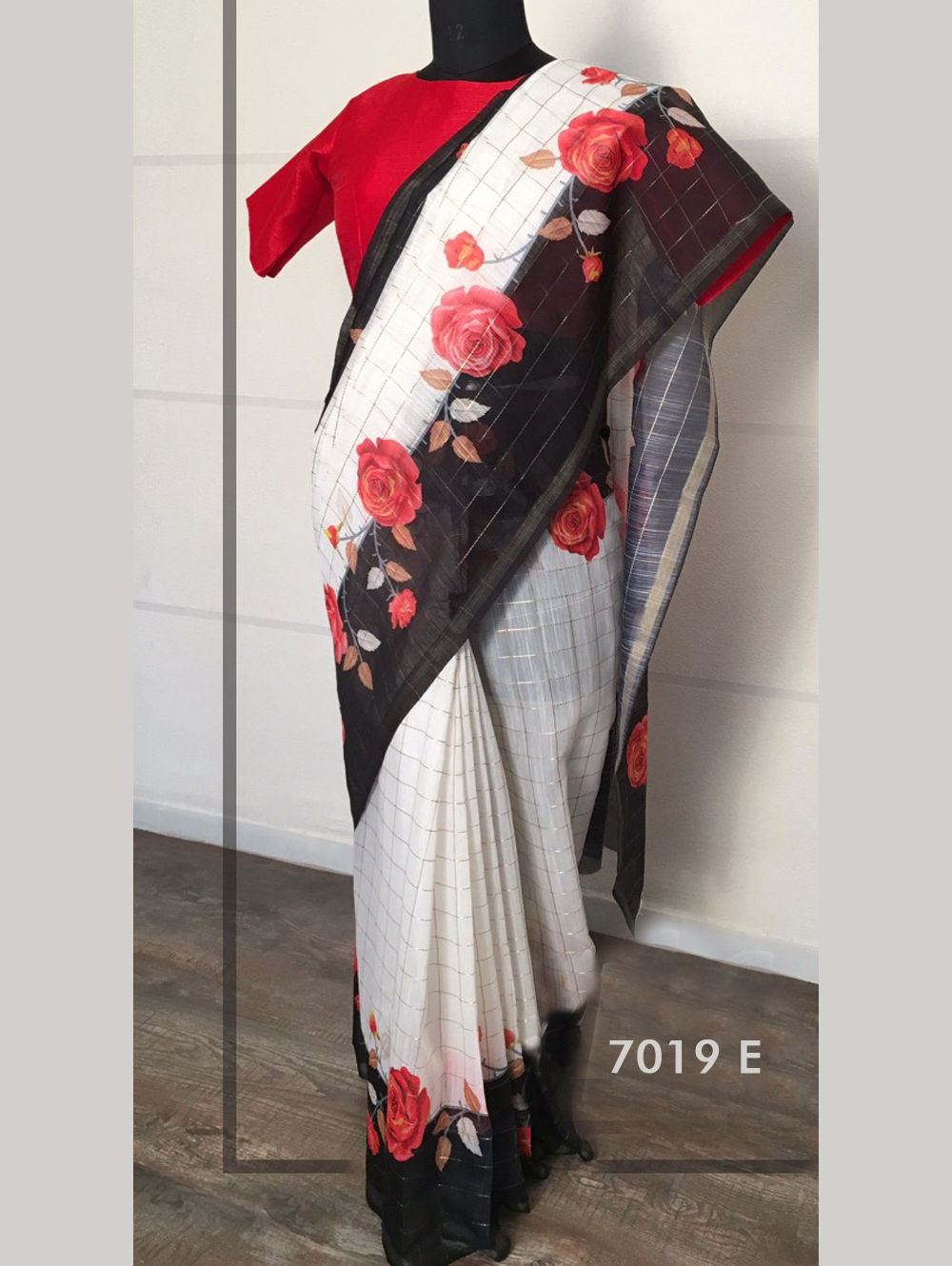 7019E Exclusive Zari Checks Lining Poly Cotton Saree
