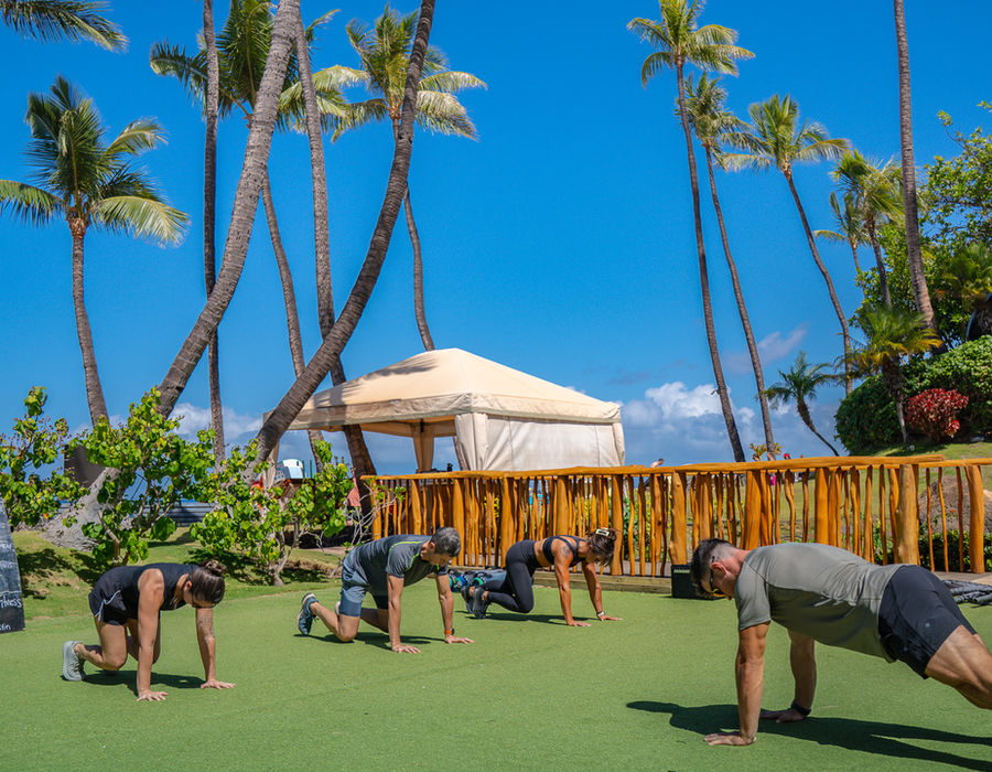 Bodyweight Burner class on the Westin Maui lawn