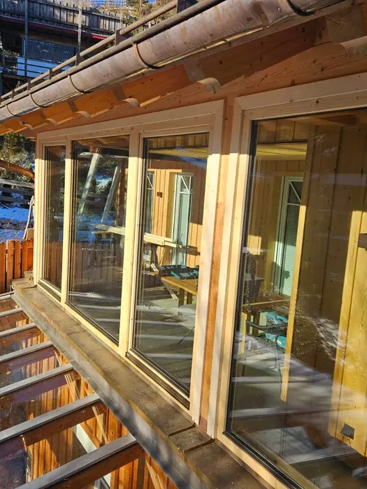 Holz Terrasse mit Fenster