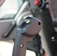 Joystick-Steuerung und
elektronische Gangschaltung